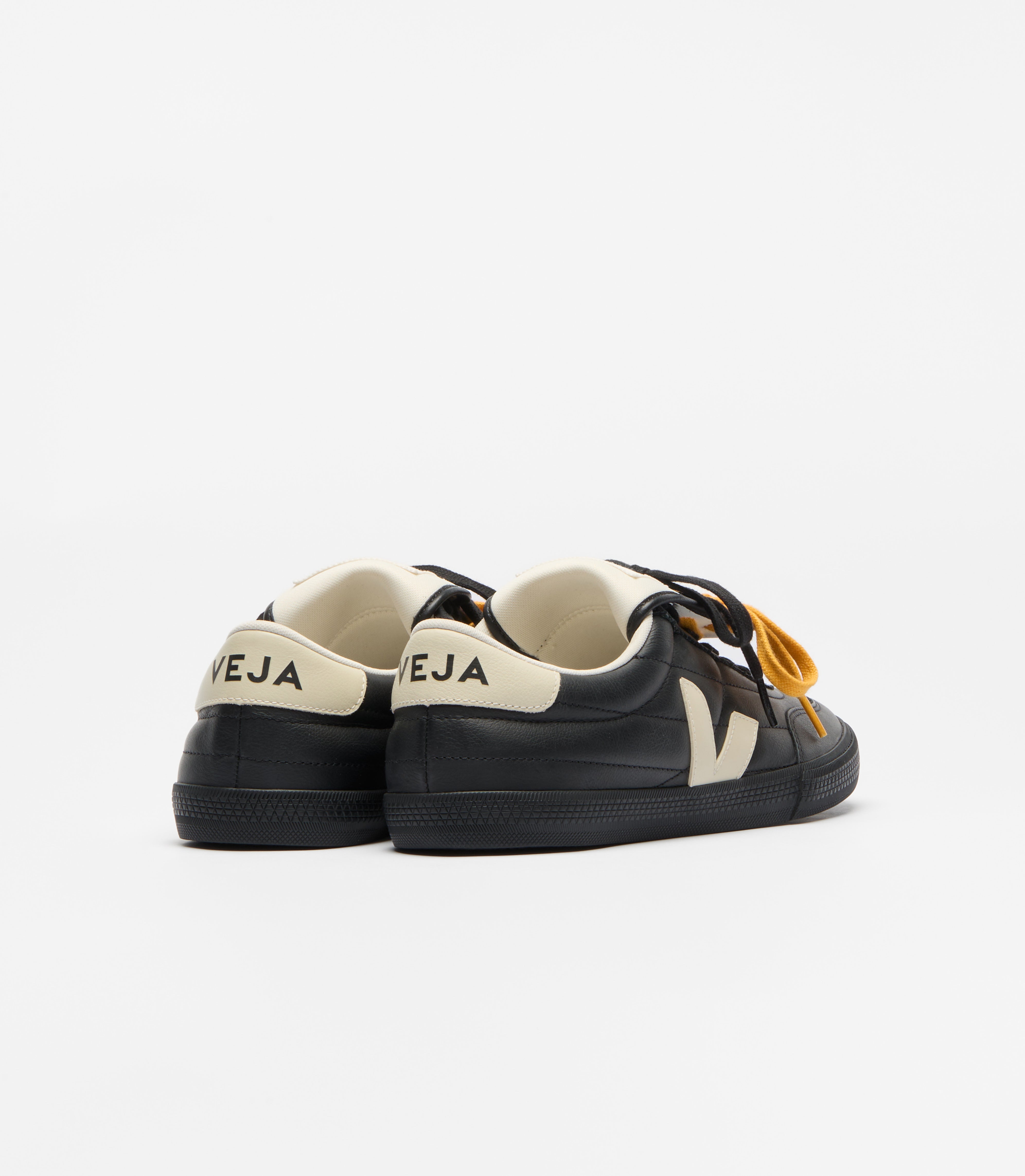 Magliano x Veja Panenka Black